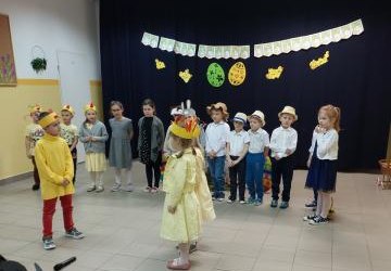 Wielkanocne przedstawienie dzieci przedszkolnych