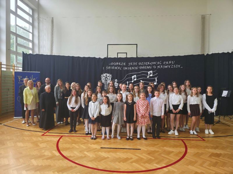 XI Wojewódzki Festiwal Pieśni i Piosenki Religijnej w Zespole Szkół w Budach Głogowskich rozstrzygnięty