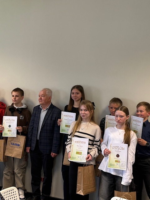 Sukces naszych uczennic w konkursie „Świat Pieniądza”