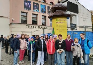 Książek czar- w bibliotece i na deskach teatralnych