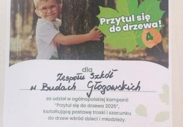 „Przytul się do drzewa” – nasza szkoła ponownie w akcji!