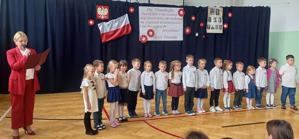 Uroczyste obchody Święta Niepodległości w Zespole Szkół w Budach Głogowskich