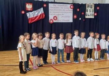 Uroczyste obchody Święta Niepodległości w Zespole Szkół w Budach Głogowskich