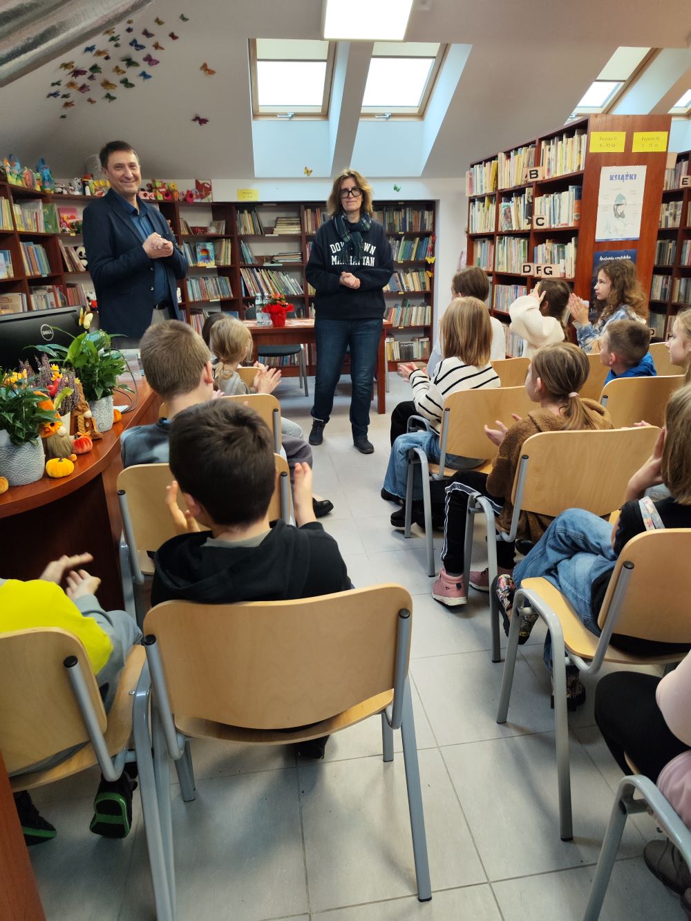 Wizyta klas 4 w Bibliotece Publicznej w Budach Głogowskich
