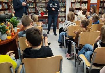 Wizyta klas 4 w Bibliotece Publicznej w Budach Głogowskich