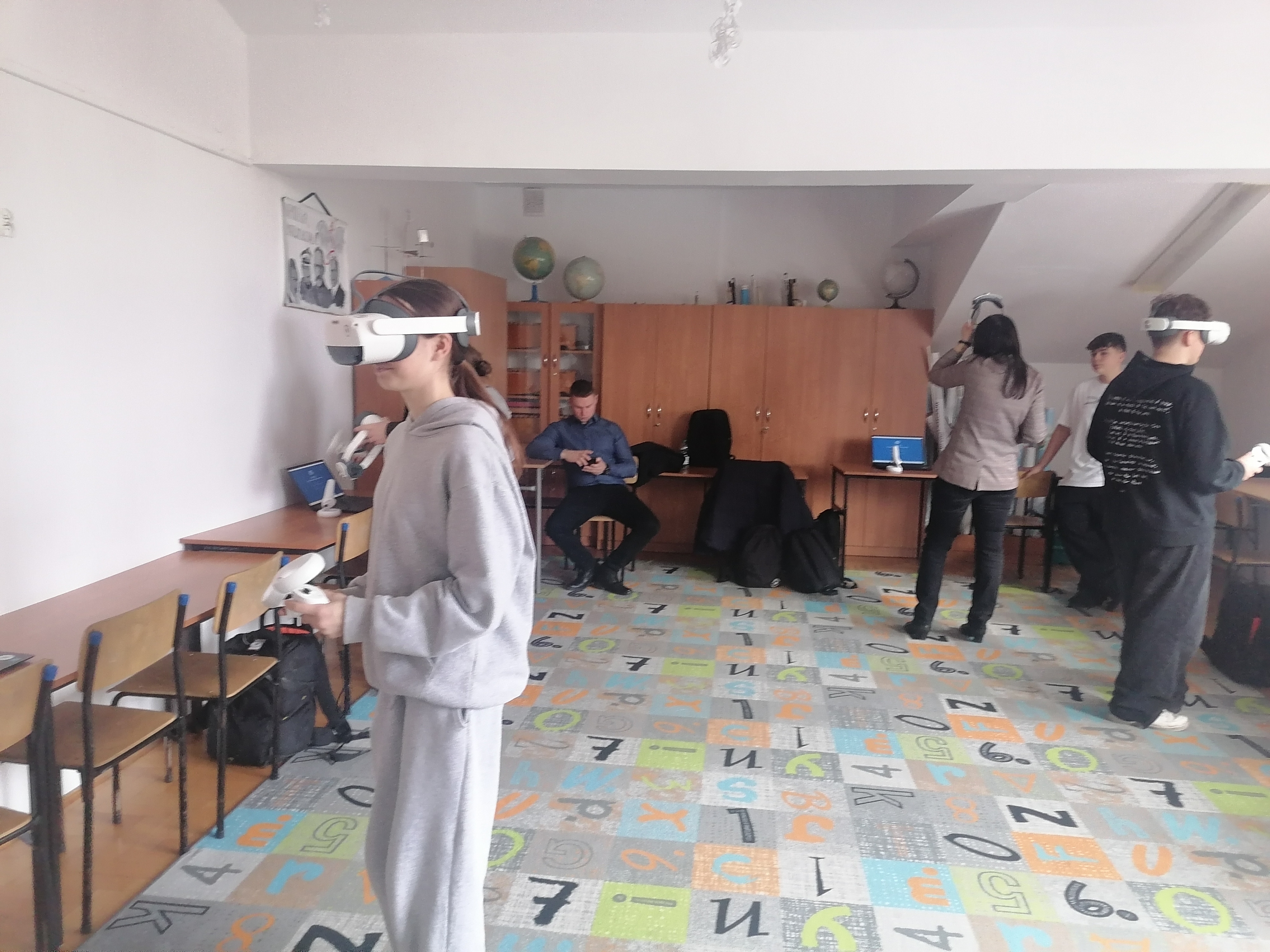 Klasa 8 poznaje zawody dzięki VR