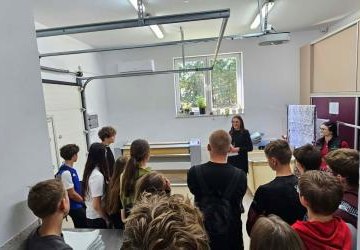 Klasa VIII z wizytą w Zakładzie Aktywności Zawodowej w Budach Głogowskich!