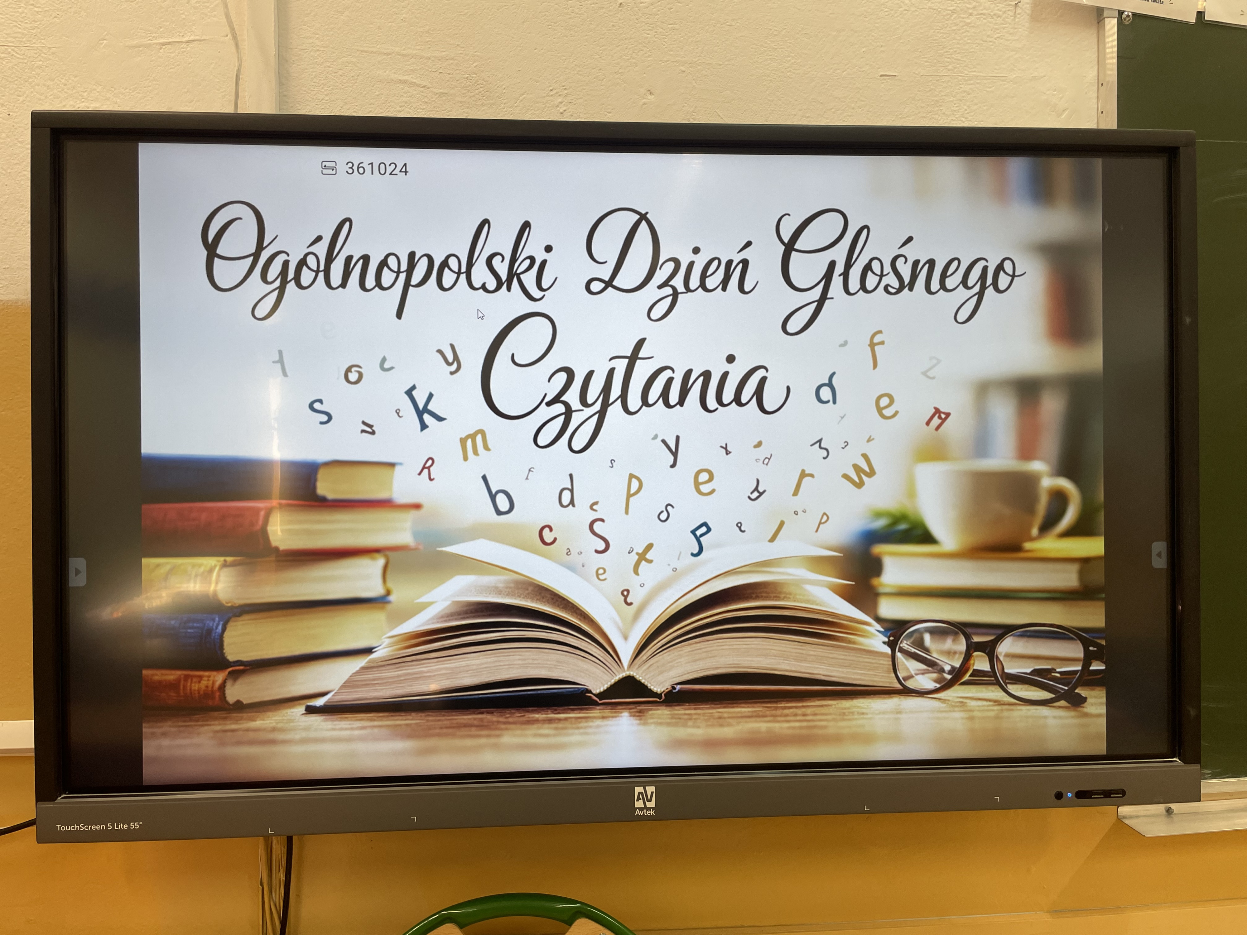 Ogólnopolski Dzień Głośnego Czytania                                                 w Zespole Szkół w Budach Głogowskich